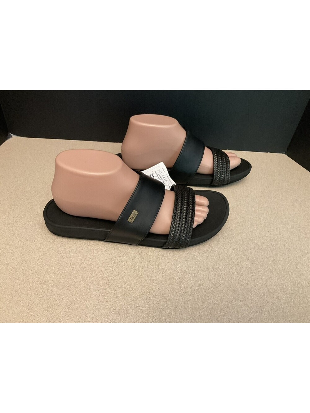 New! Womens Reef Sandbar Black Double Strap Slide Sandals. Size 9. Nice Sandals!